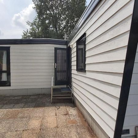 Comfortabel En Gezellig Familie Chalet Tot 6 Personen Op De Veluwe Bungalowpark De Kern Putten Bagian luar foto