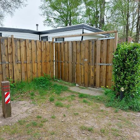Comfortabel En Gezellig Familie Chalet Tot 6 Personen Op De Veluwe Bungalowpark De Kern Putten Bagian luar foto
