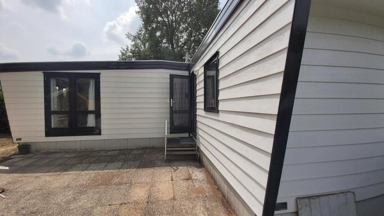 Comfortabel En Gezellig Familie Chalet Tot 6 Personen Op De Veluwe Bungalowpark De Kern Putten Bagian luar foto