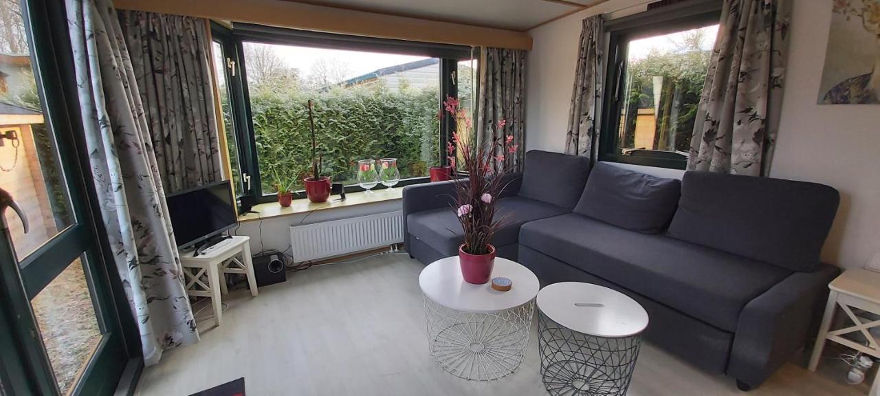 Comfortabel En Gezellig Familie Chalet Tot 6 Personen Op De Veluwe Bungalowpark De Kern Putten Bagian luar foto