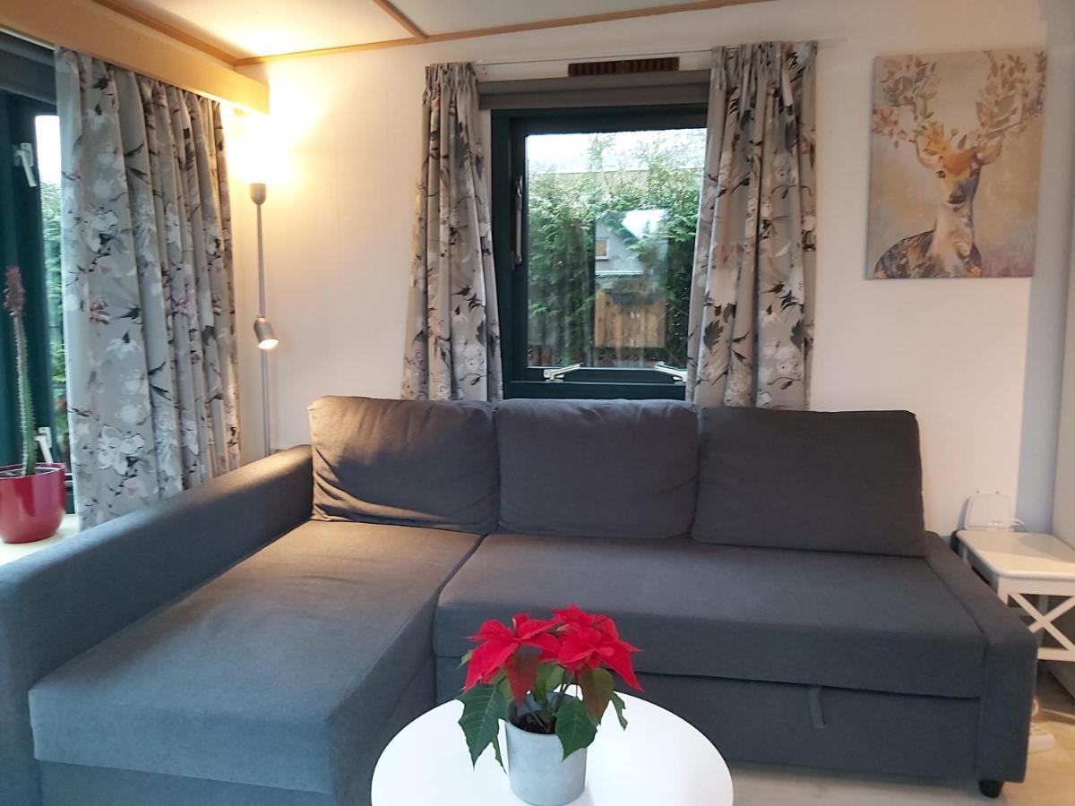 Comfortabel En Gezellig Familie Chalet Tot 6 Personen Op De Veluwe Bungalowpark De Kern Putten Bagian luar foto