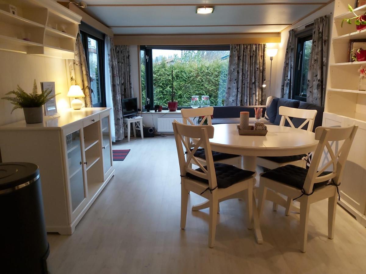 Comfortabel En Gezellig Familie Chalet Tot 6 Personen Op De Veluwe Bungalowpark De Kern Putten Bagian luar foto