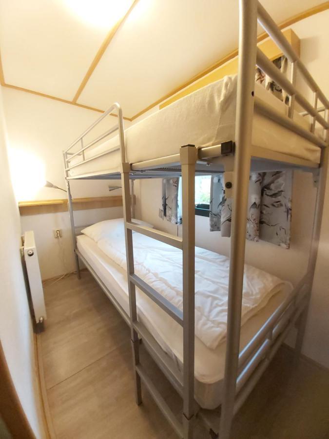 Comfortabel En Gezellig Familie Chalet Tot 6 Personen Op De Veluwe Bungalowpark De Kern Putten Bagian luar foto