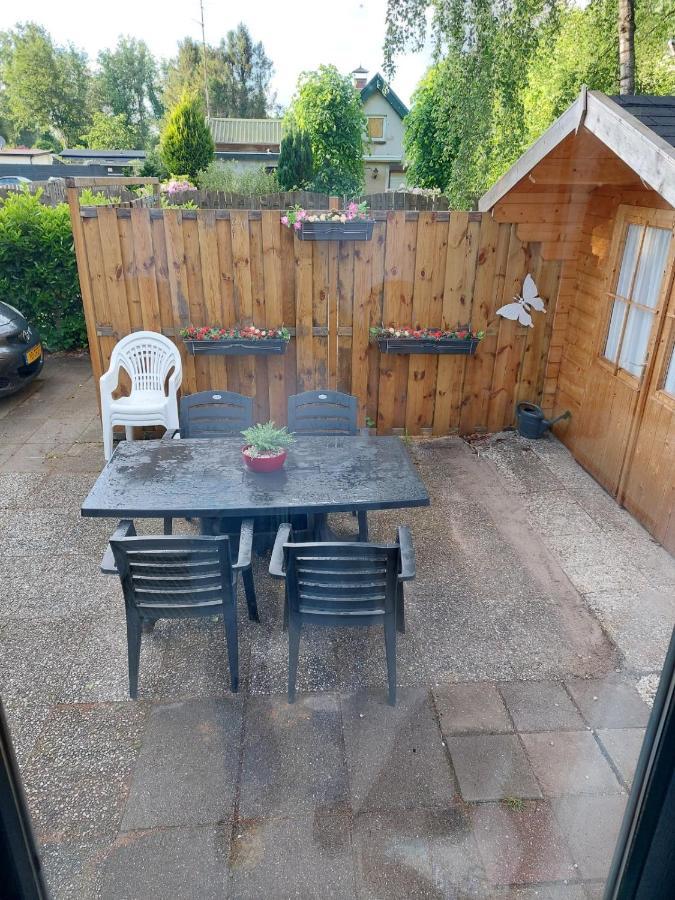Comfortabel En Gezellig Familie Chalet Tot 6 Personen Op De Veluwe Bungalowpark De Kern Putten Bagian luar foto