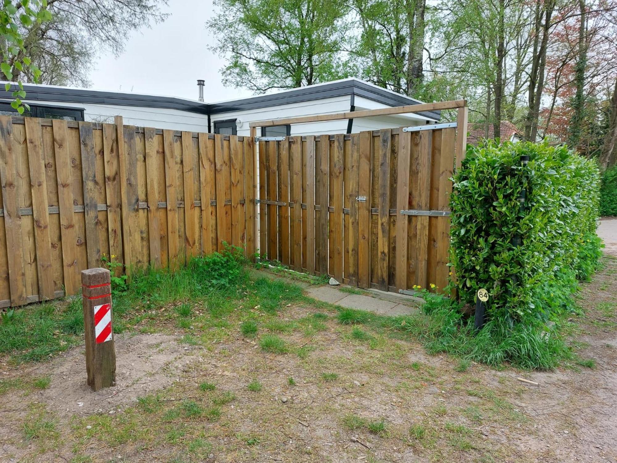 Comfortabel En Gezellig Familie Chalet Tot 6 Personen Op De Veluwe Bungalowpark De Kern Putten Bagian luar foto