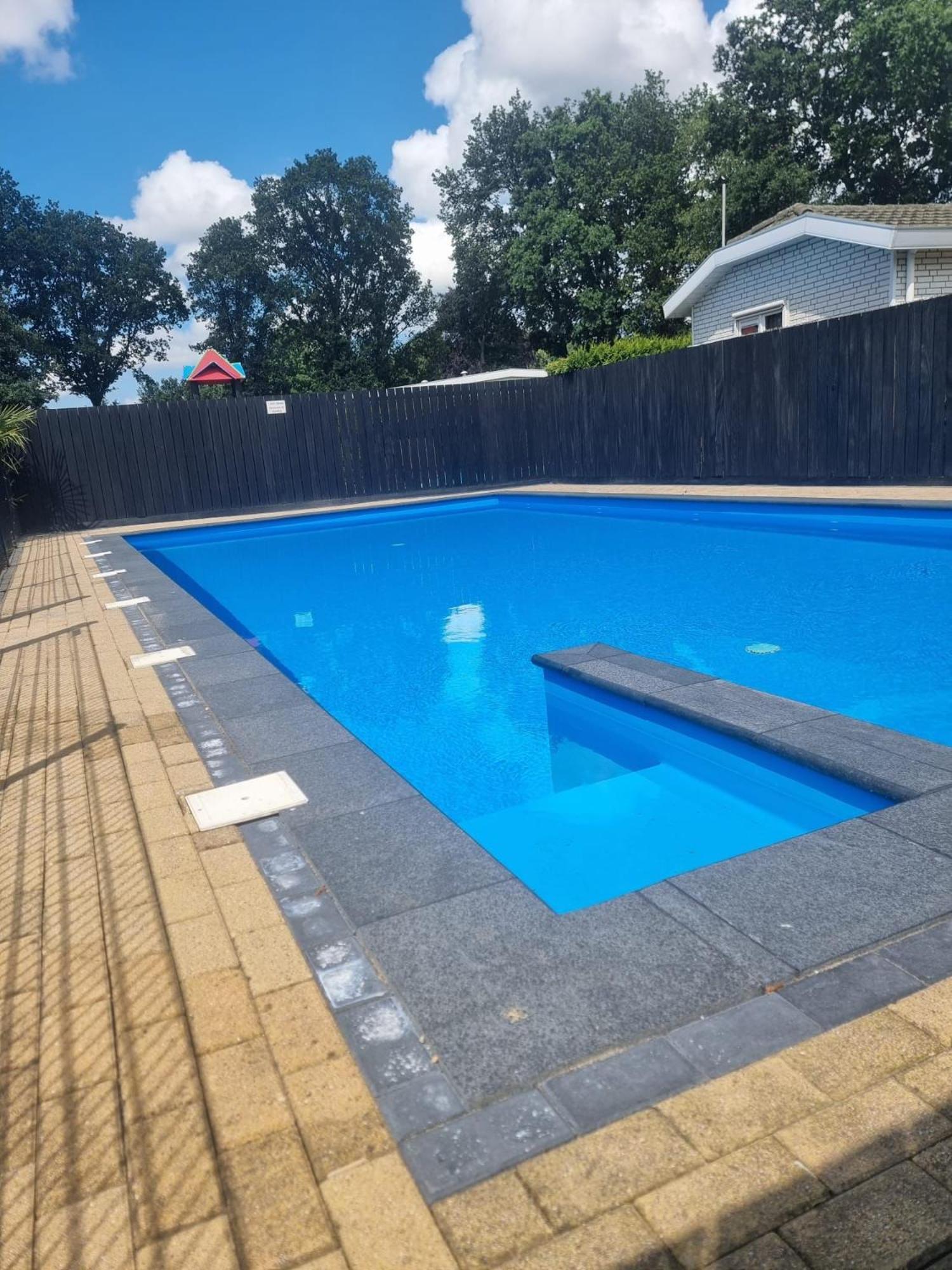 Comfortabel En Gezellig Familie Chalet Tot 6 Personen Op De Veluwe Bungalowpark De Kern Putten Bagian luar foto