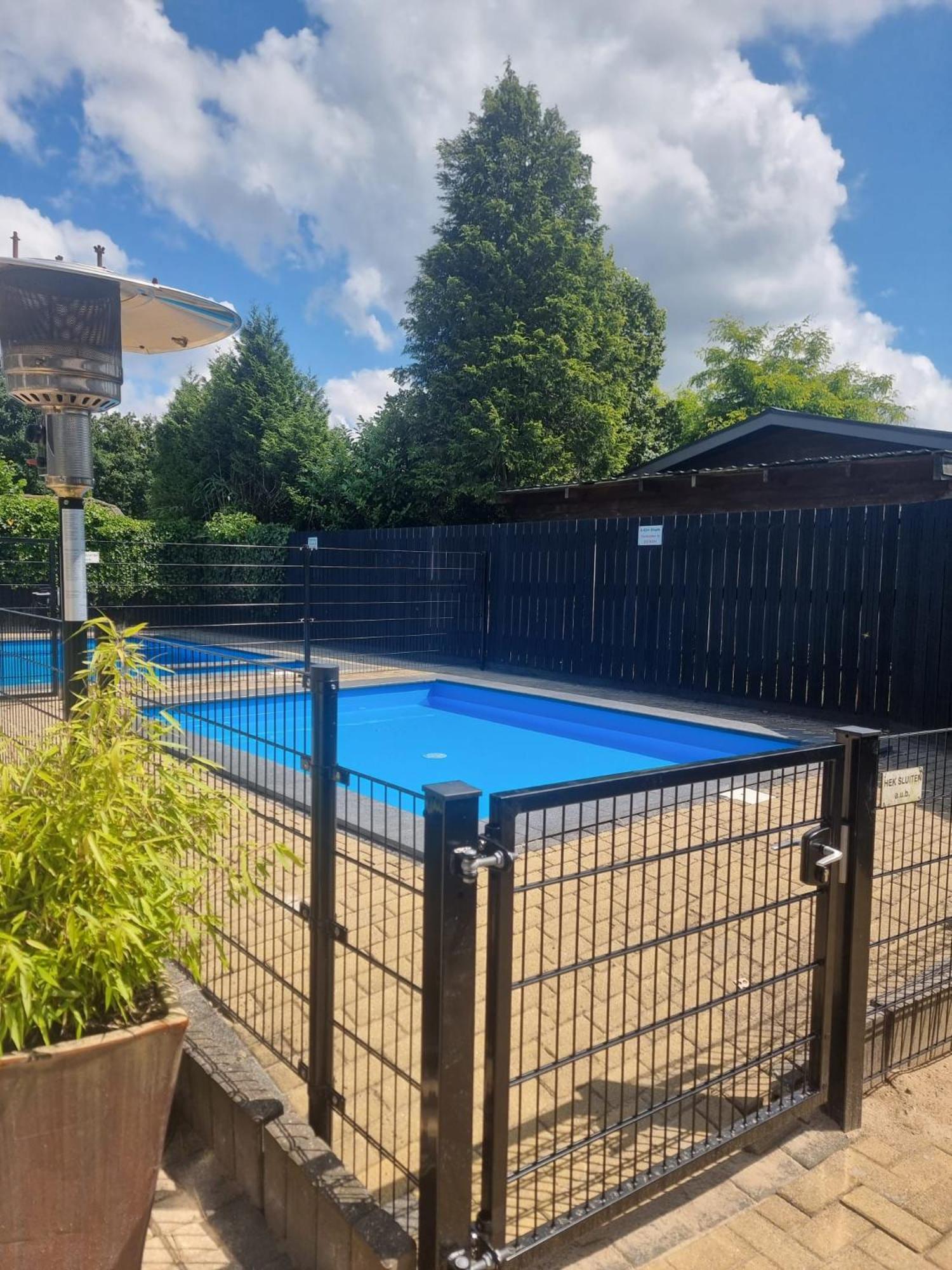 Comfortabel En Gezellig Familie Chalet Tot 6 Personen Op De Veluwe Bungalowpark De Kern Putten Bagian luar foto